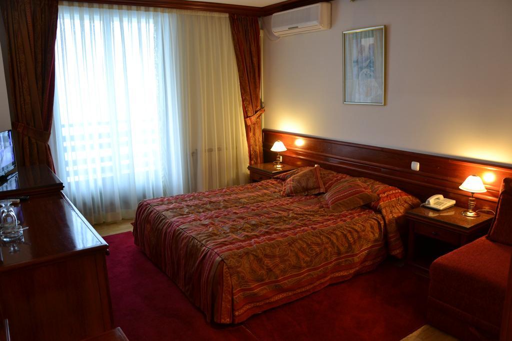 Hotel Dva Bisera Lagadin Exterior photo